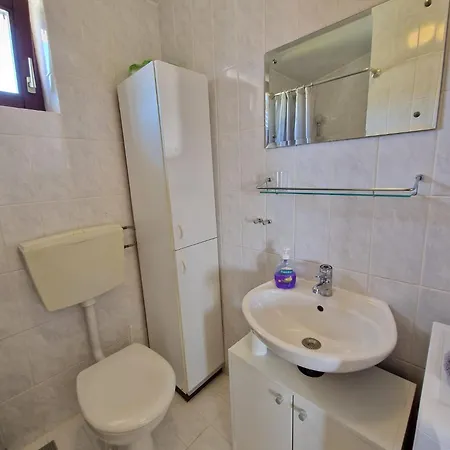 Dora Apartment *
