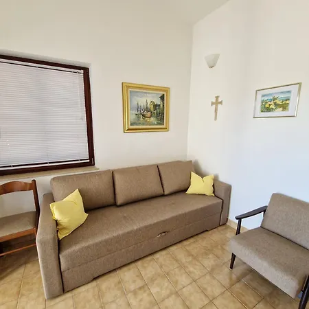 Dora Apartment *